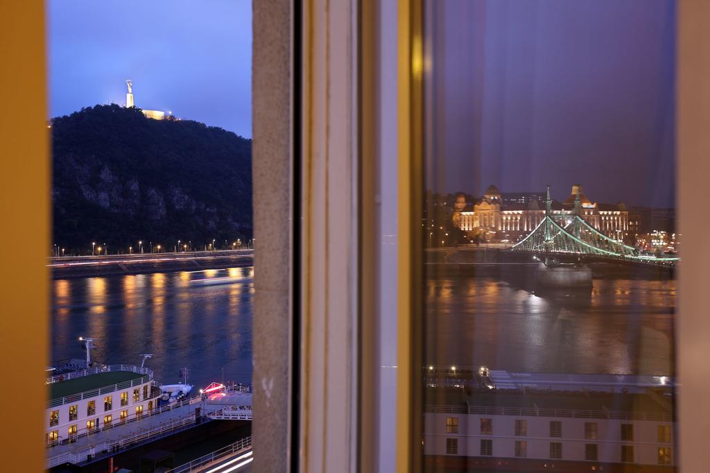 Riverview Apartment *